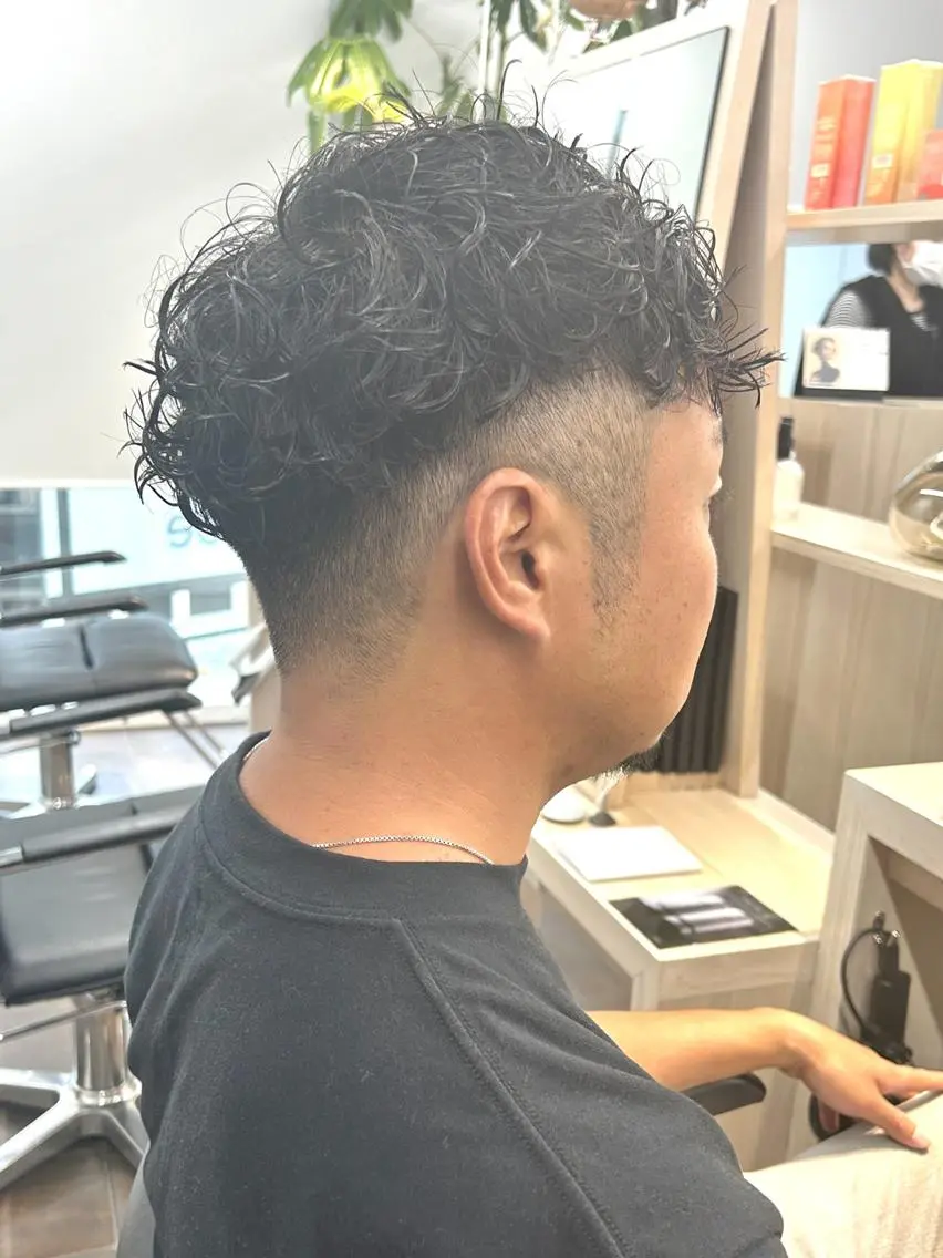 ショート メンズ パーマ メンズハイトーン メンズパーマ スペインカール スパイキーショート ツイストスパイラルパーマ カット パーマ メンズパーマ/ メンズカット/タクヤのヘアスタイル