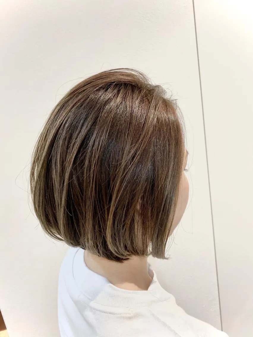 ショート カラー ベージュカラー ハイライトカラー ボブ ハイライト カット ヘアカラー トリートメント Kazu .Kのヘアスタイル