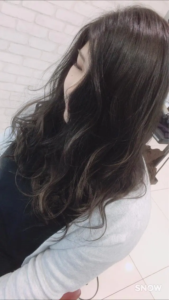 カラー 高岡 杏実のヘアスタイル