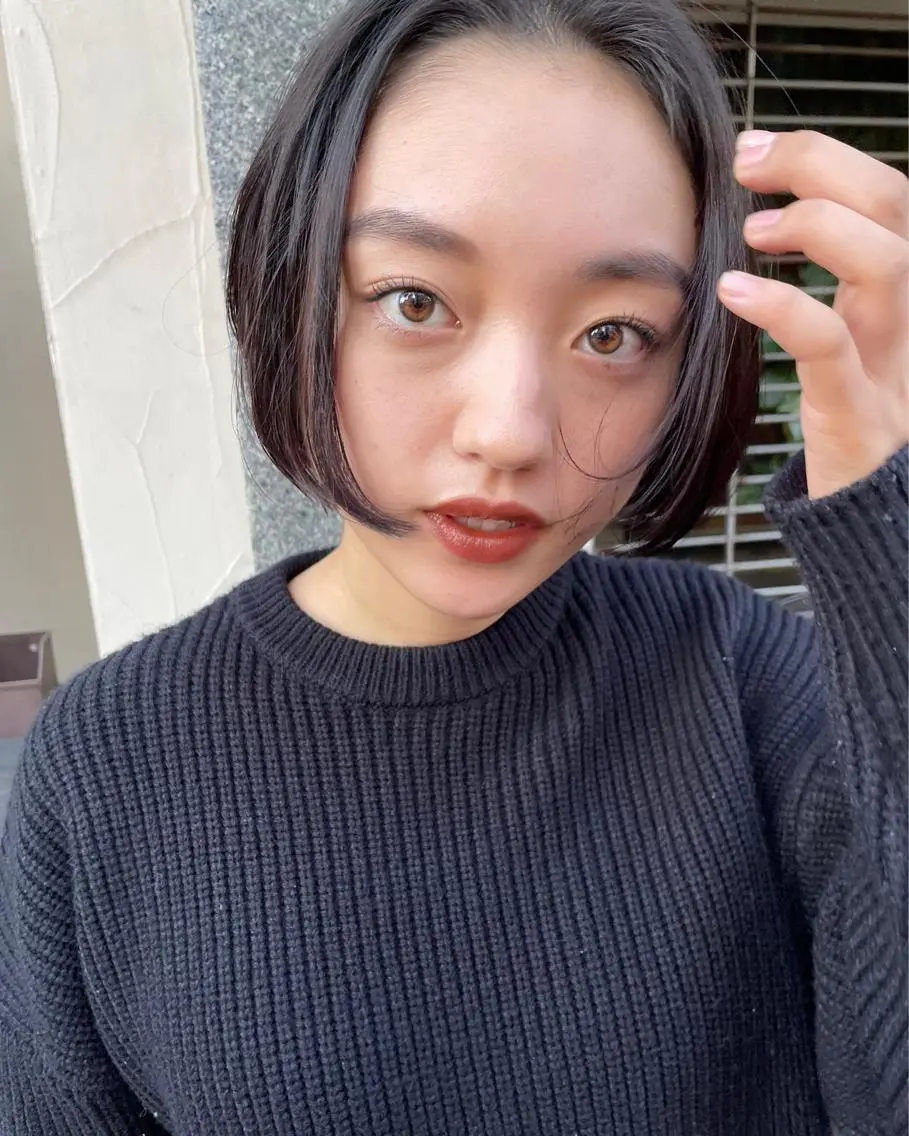ショート ボブ tomo🍒パーマ ハイトーン似合わせのヘアスタイル