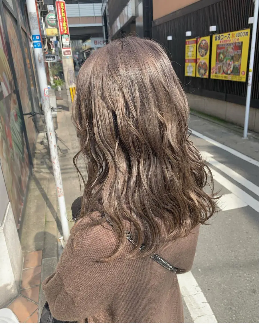 ロング カラー ベージュカラー ブリーチ グレージュ 浦野 剛志のヘアスタイル