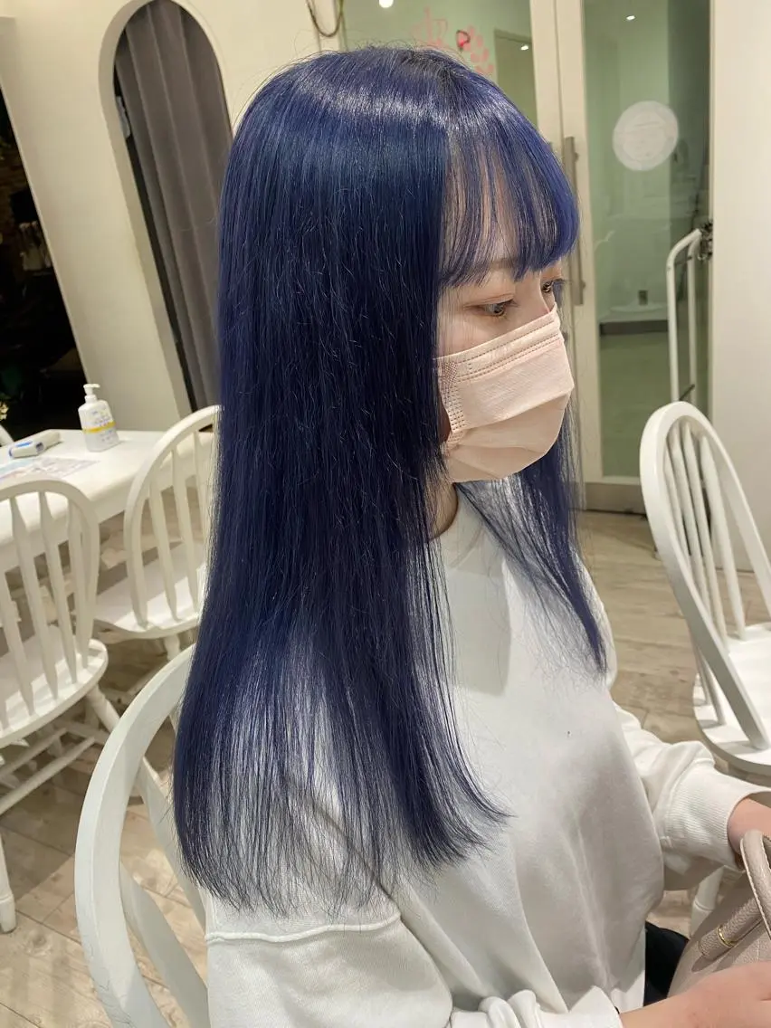 ロング カラー ブリーチ ブルーカラー ネイビーカラー ヘアカラー トリートメント 暖色カラー✨️ 門内 梨真のヘアスタイル