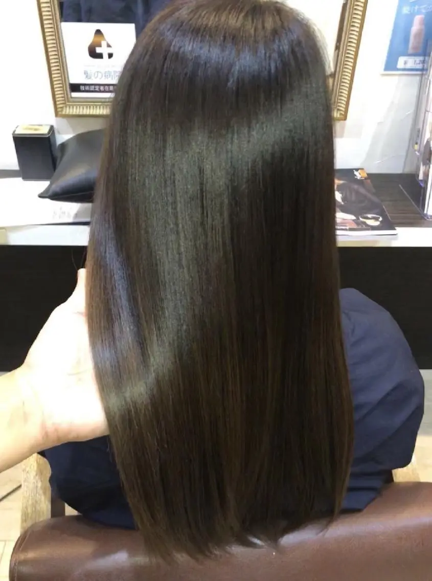 ロング カラー トリートメント 髪の病院 ルーミールームのヘアスタイル