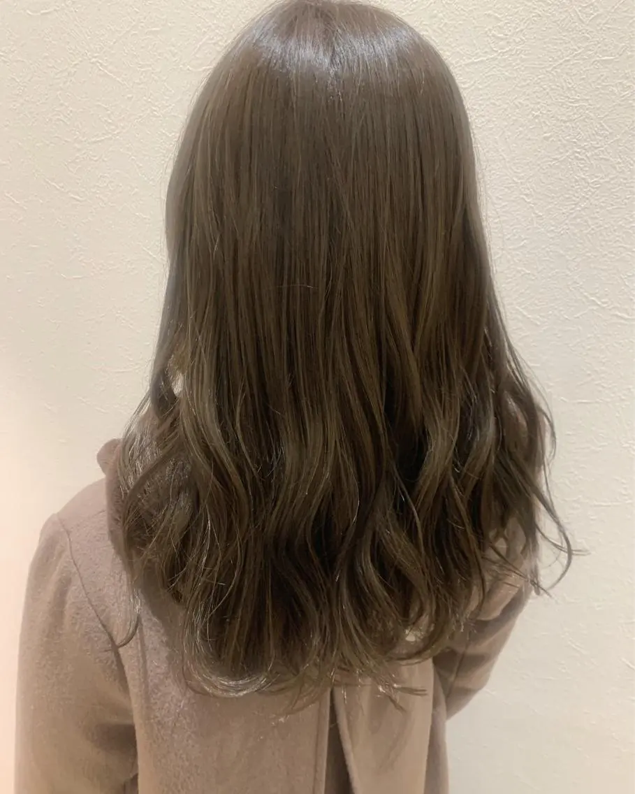 ロング カラー アッシュ ベージュカラー 透明感カラー hubhair レイヤー/透明感のヘアスタイル