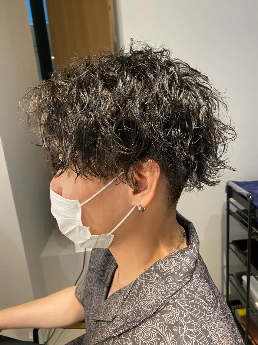 ミディアム パーマ メンズ unopulir 景山 凌のヘアスタイル