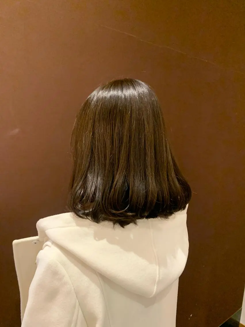 ミディアム 小西 美帆のヘアスタイル