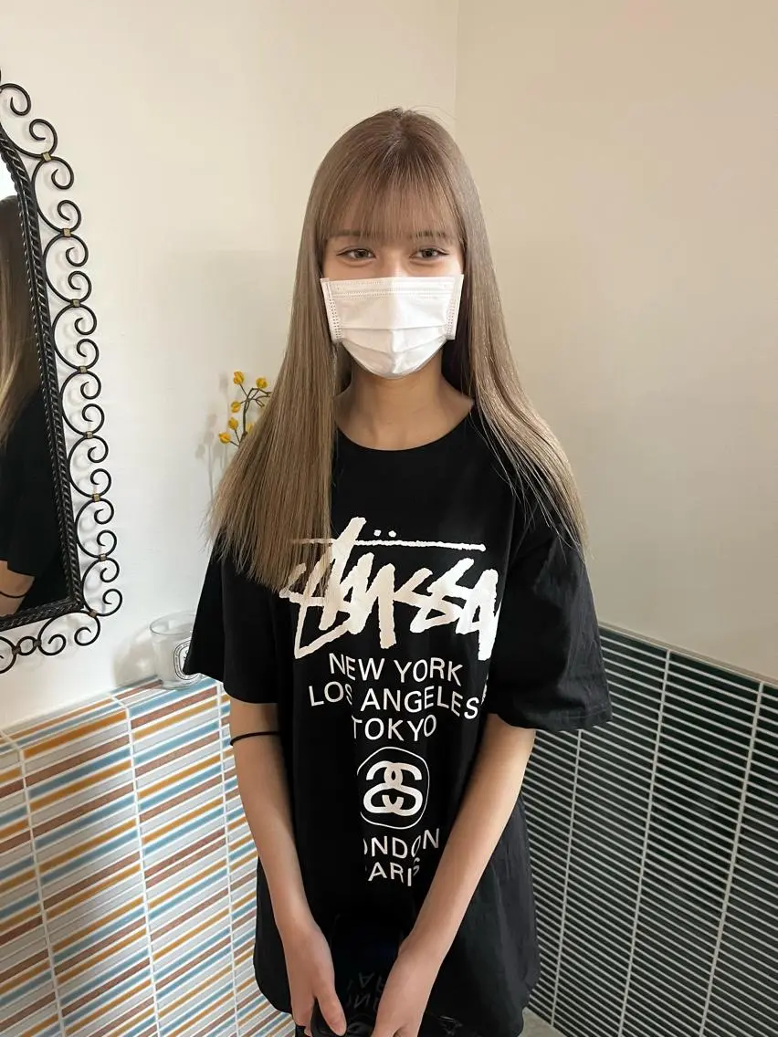 ミディアム カラー ブリーチ グレージュ ヘアカラー トリートメント 🩷ハイトーン透明感 レイヤー🩷ユリカのヘアスタイル