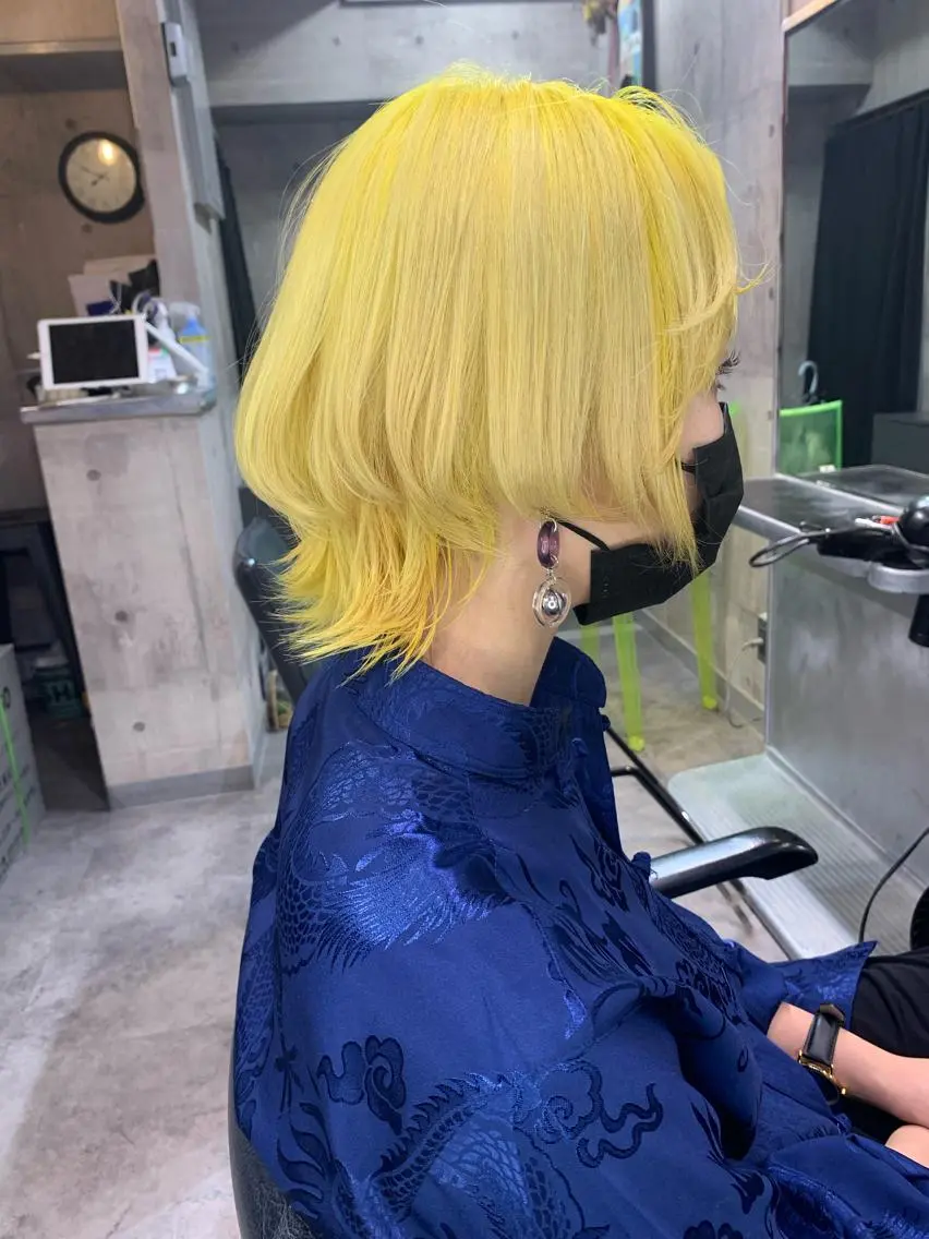 ミディアム カラー イエローカラー ホワイト&レイヤーカ ットエクステ長畠俊輔のヘアスタイル