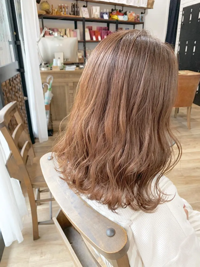 ミディアム いけだ ひかり ハイライトくびれヘアのヘアスタイル