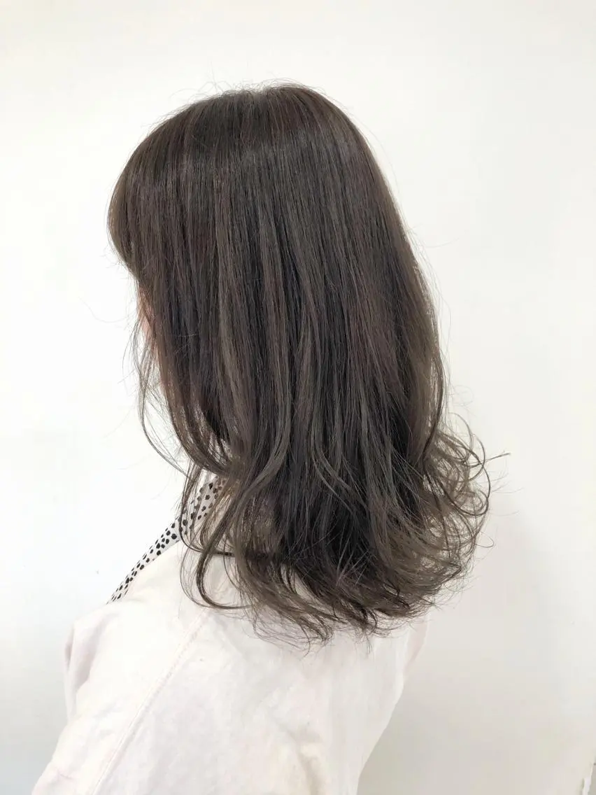 セミロング カラー グレージュ 大平 美沙のヘアスタイル