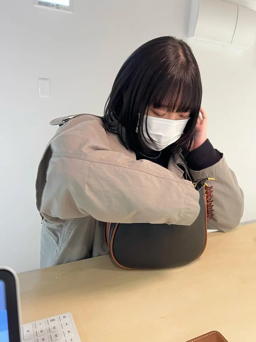 ミディアム カラー グレージュ io濱川 遥のヘアスタイル