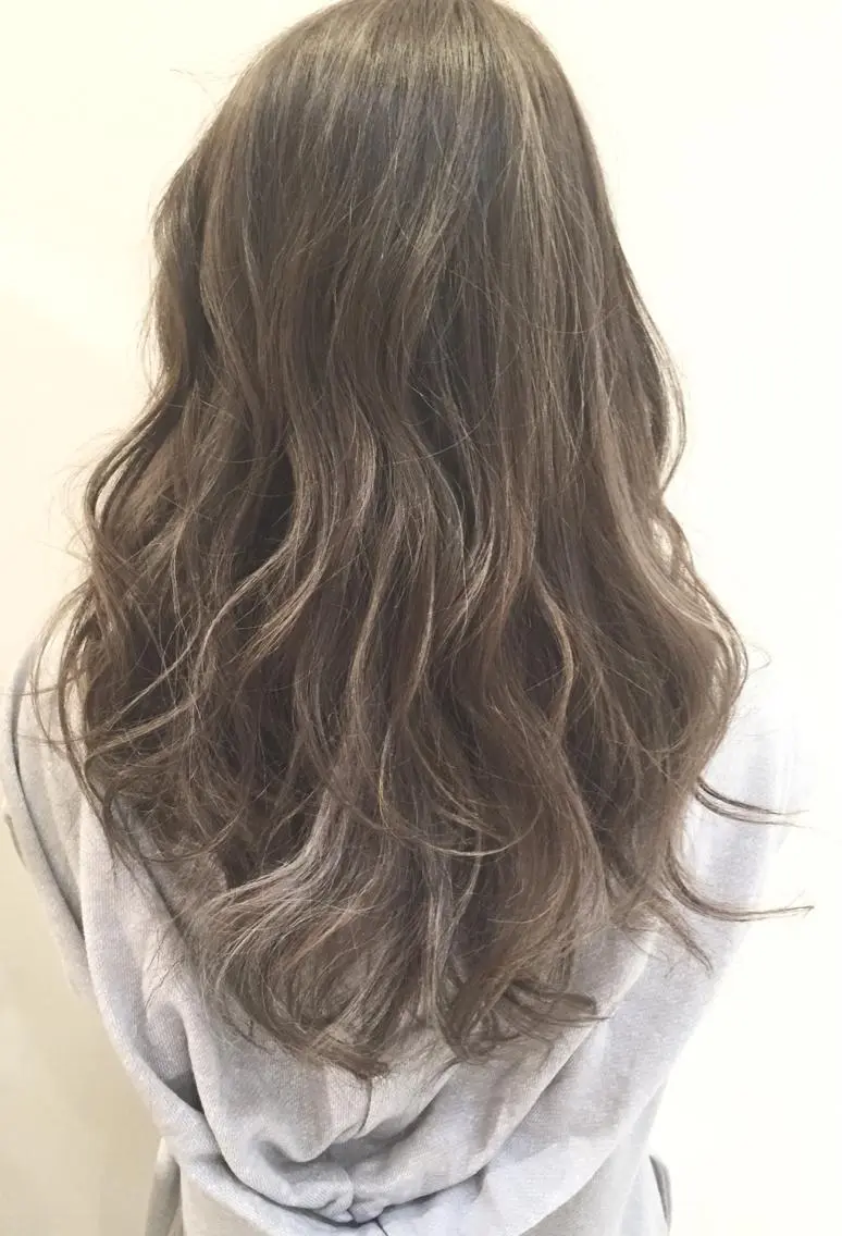 ミディアム カラー ベージュカラー ハイライトカラー シルバー シルバーベージュ ハイライト ハイトーン×髪質改善 KENTAのヘアスタイル