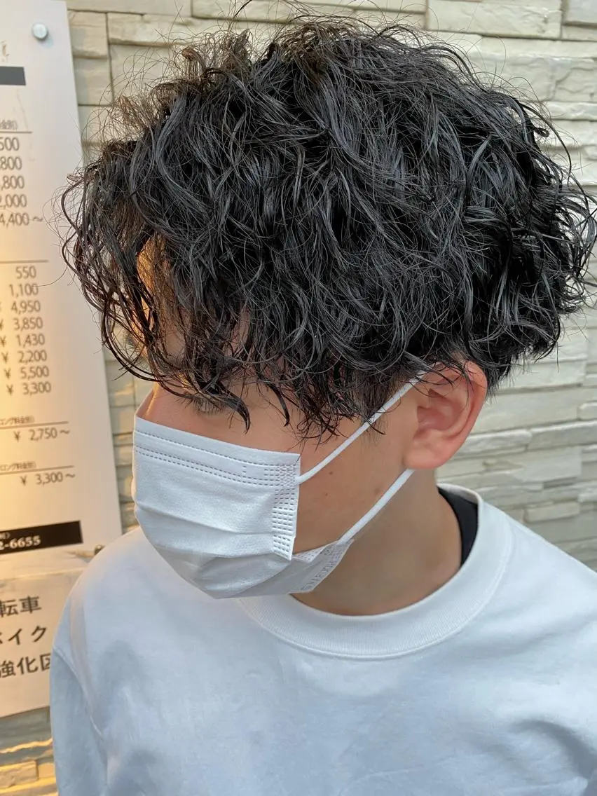 ショート パーマ メンズ センターパート メンズパーマ カット ヘッドスパ 塩谷黎✨イルミナ カラーメンズパーマ✨のヘアスタイル