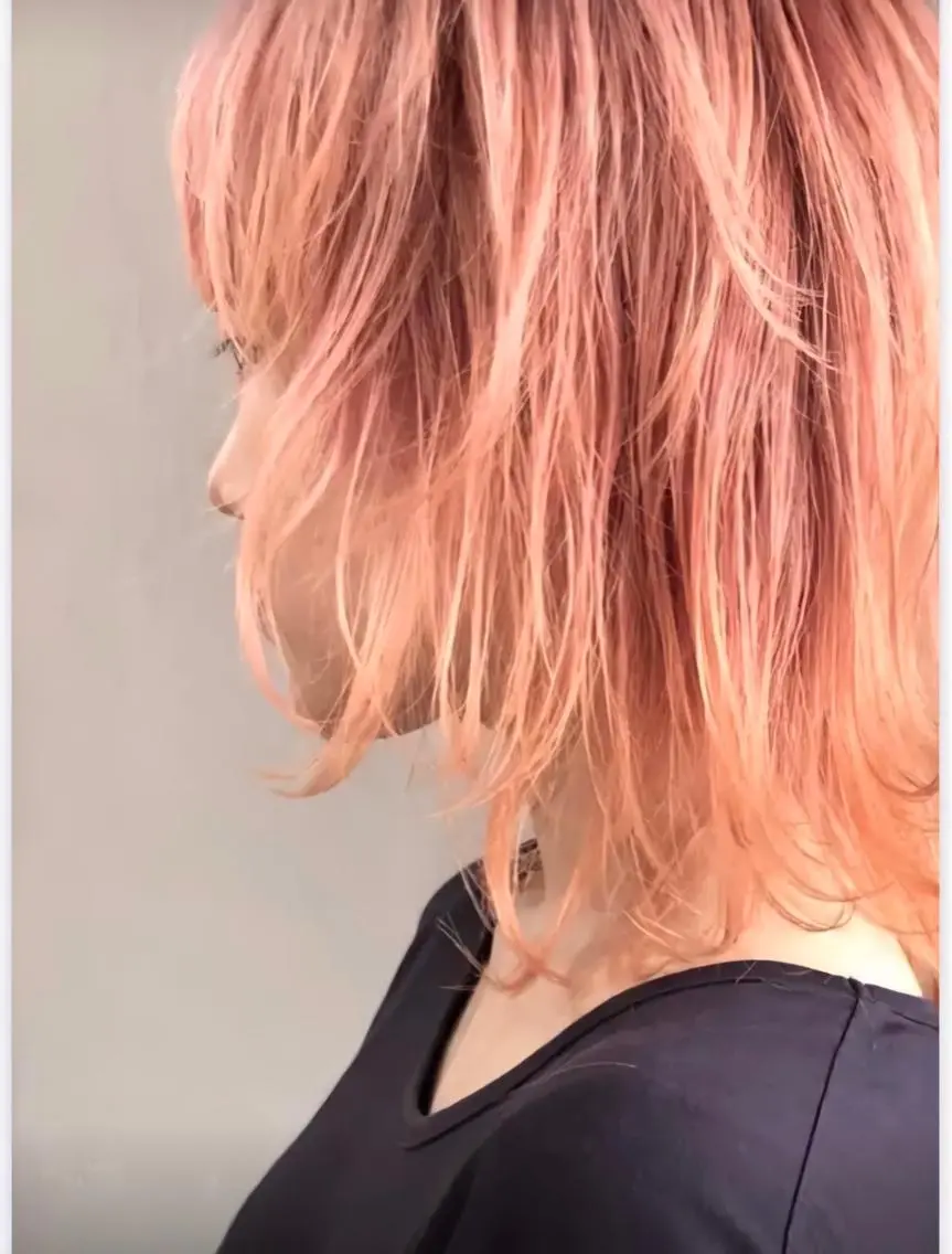 ショート カラー ベージュカラー ブリーチ オレンジ ピンクカラー ウルフカット ヘアカラー トリートメント ケア剤オタク×海外 ヘア長谷川裕起のヘアスタイル