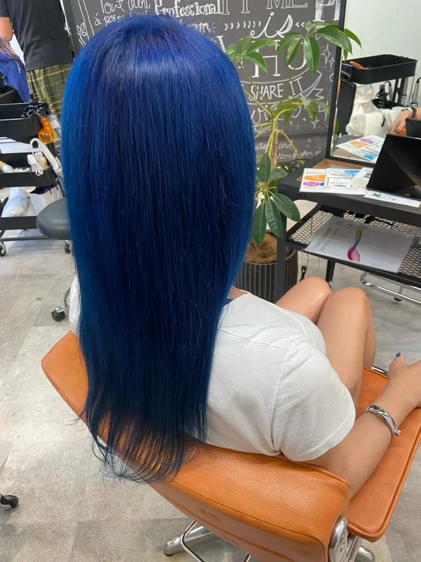 ミディアム カラー ブリーチ ブルーカラー ブルージュ ヘアカラー トリートメント ウルフカット レイヤーカット上柿のヘアスタイル