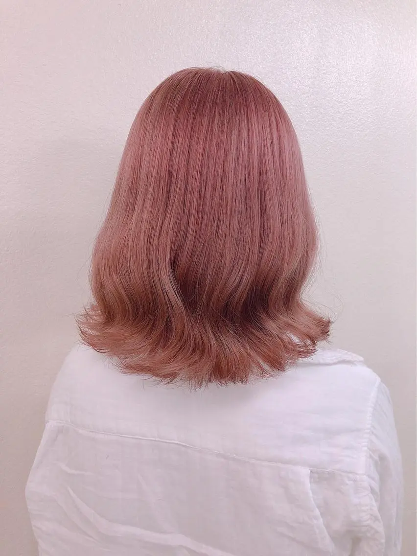 セミロング カラー ブリーチ ピンクカラー 顔周りレイヤー/新宿 /モテ艶カラー/航介のヘアスタイル