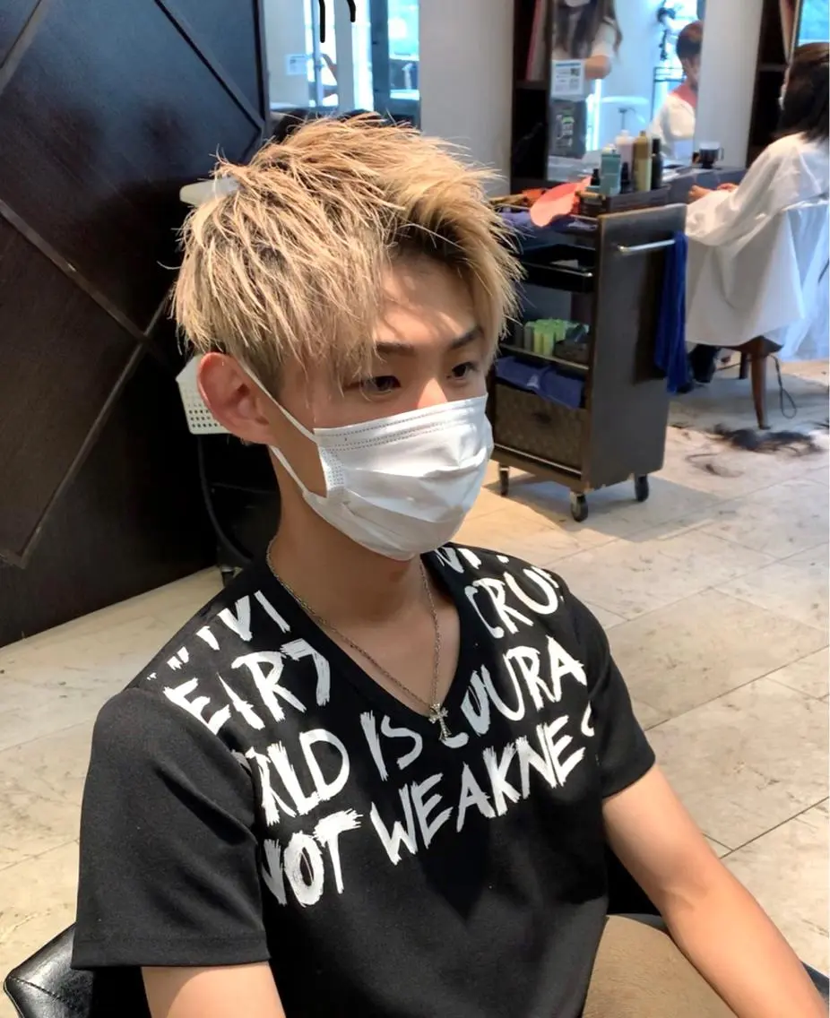 カラー メンズ アップバング メンズハイトーン ハイトーンカラー カット ヘアカラー トリートメント メンズ専門 井藤 雅也のヘアスタイル