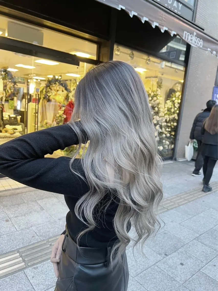 ロング カラー バレイヤージュ グレージュ レイヤーカット ヘアカラー トリートメント 指名数No.1 /NAOYAのヘアスタイル
