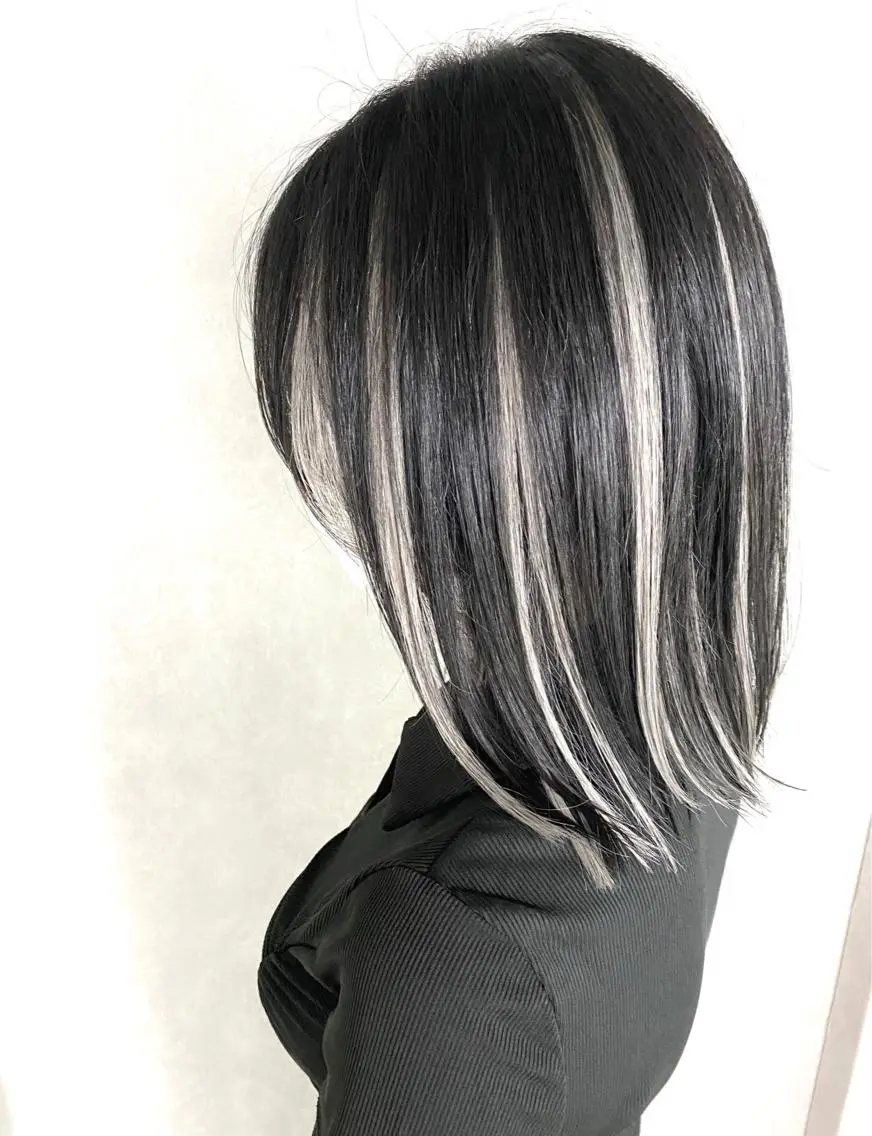 ミディアム シールエクステ エクステ ハイライト レイヤーカット シール、 ハネエクステのヘアスタイル