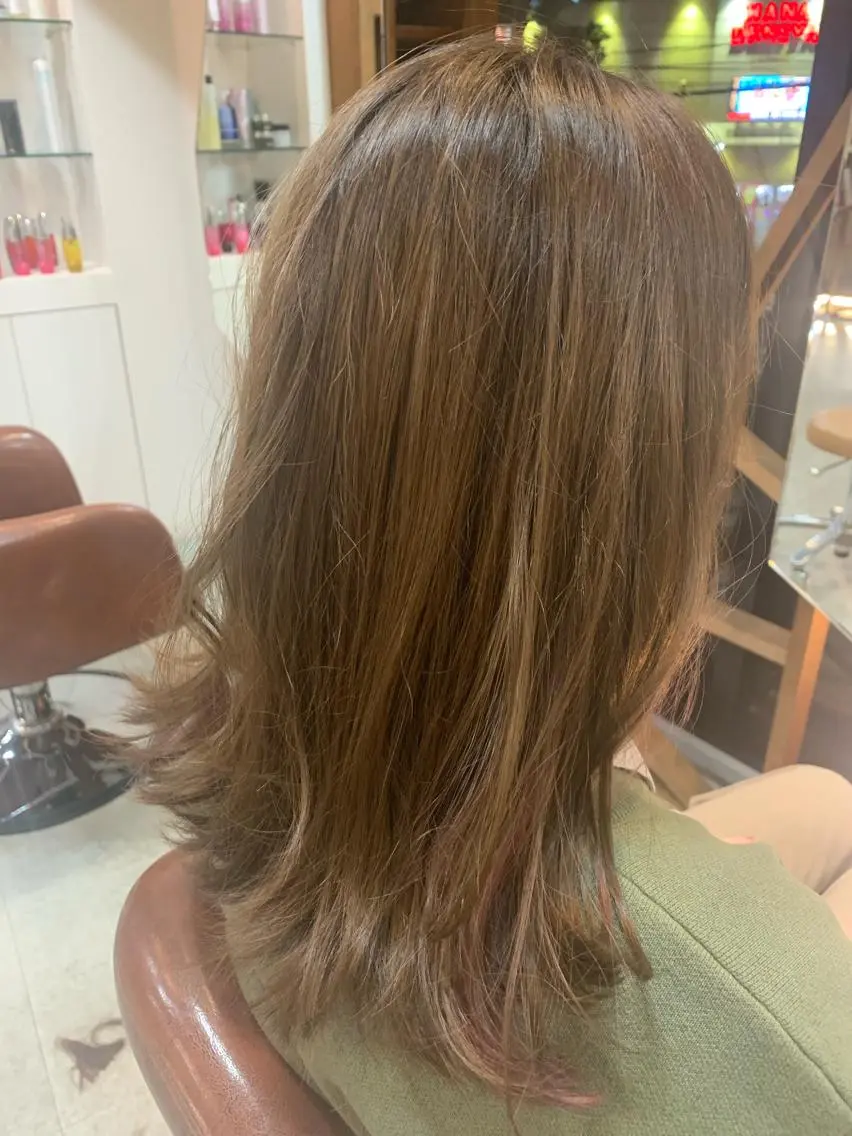 セミロング 吉田 茉生のヘアスタイル
