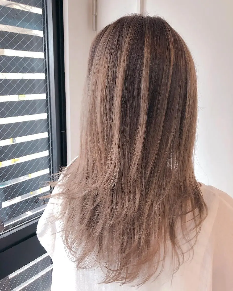 セミロング カラー ベージュカラー 前之園 ひかるのヘアスタイル