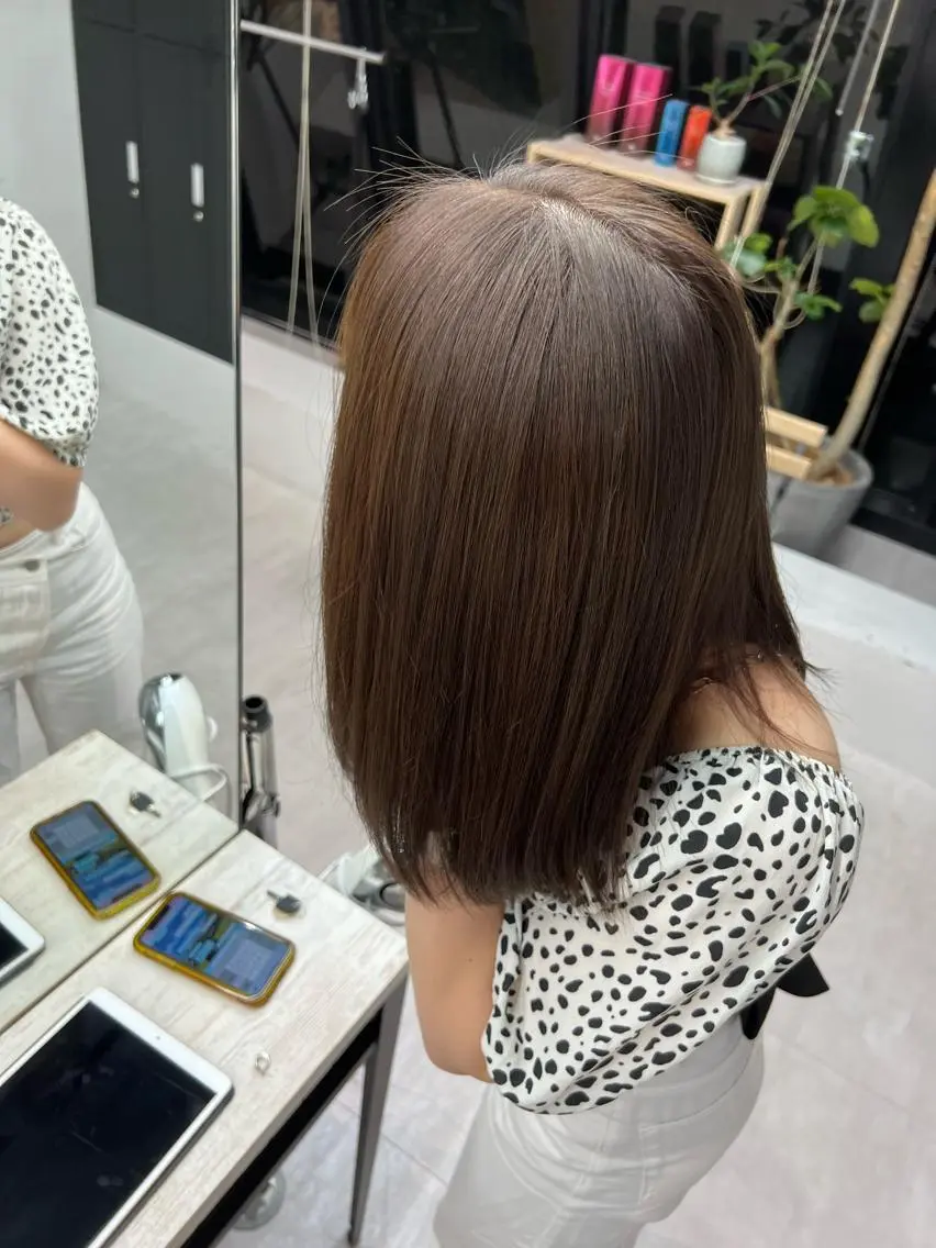 カラー ハイライトカラー 小森聖奈 韓国風レイヤーカットのヘアスタイル