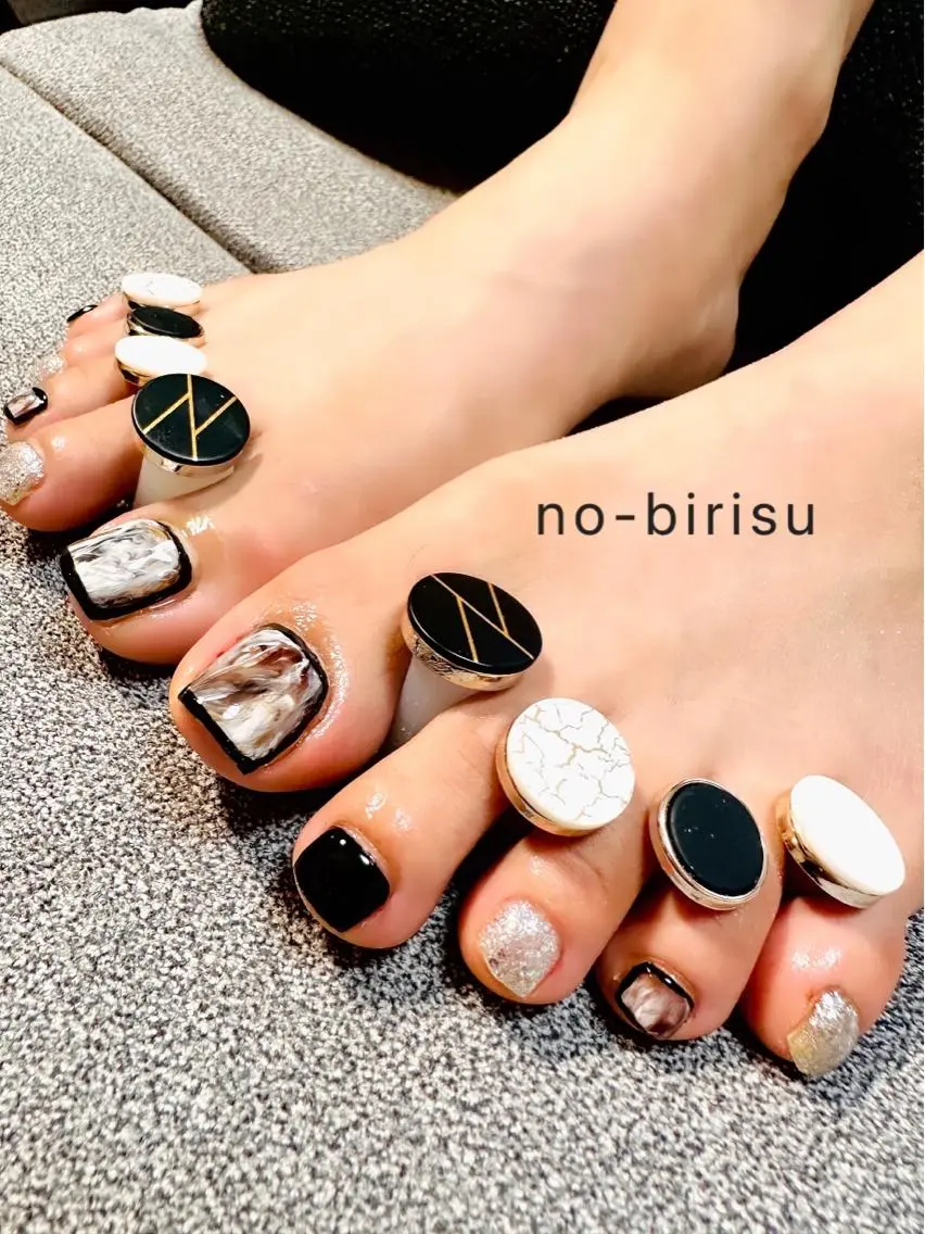 ネイル ラメ(グリッター) フットネイル no-birisu nailのネイルデザイン