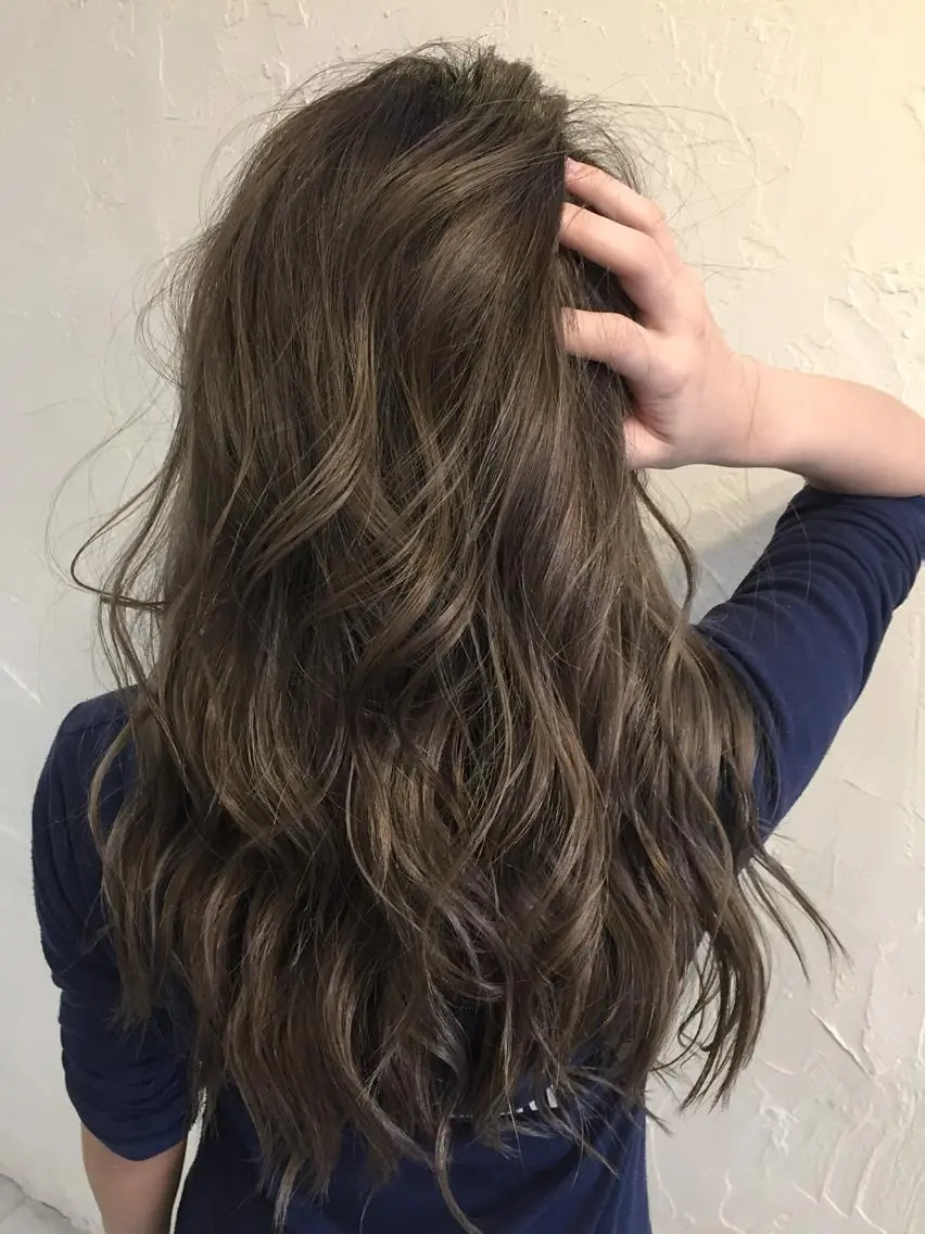 セミロング カラー 韓国レイヤー外国人風 透明感カラー髪質改善のヘアスタイル
