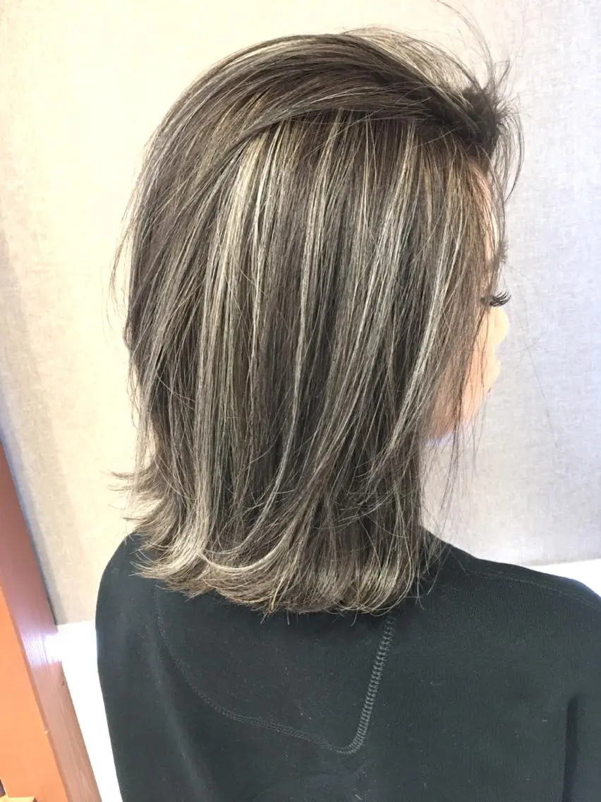 ショート カラー ベージュカラー ハイライトカラー 3Dハイライト ハイライト ヘアカラー トリートメント 井上 一平のヘアスタイル