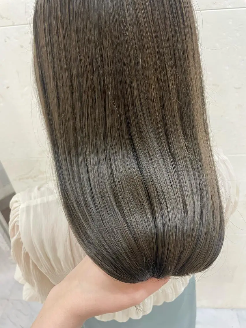 ロング アッシュ トリートメント 安田 柚月のヘアスタイル