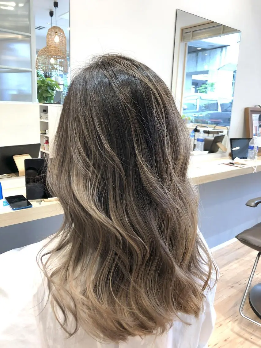 ロング カラー バレイヤージュ ブリーチ レイヤーカット ヘアカラー トリートメント 【店長】大根 亮太のヘアスタイル