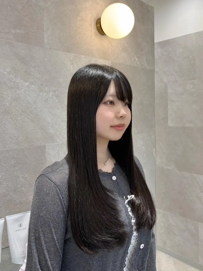 ロング ロングレイヤー レイヤーカット ロング 縮毛矯正 韓国ヘアケアブリーチ 莉奈のヘアスタイル