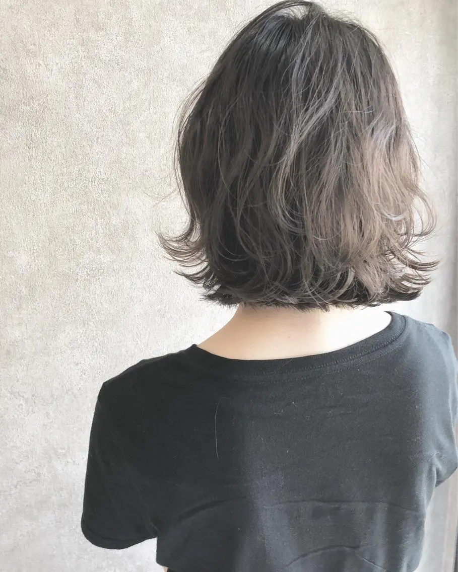 ショート パーマ 顔周りレイヤーカット ブリーチminamiのヘアスタイル