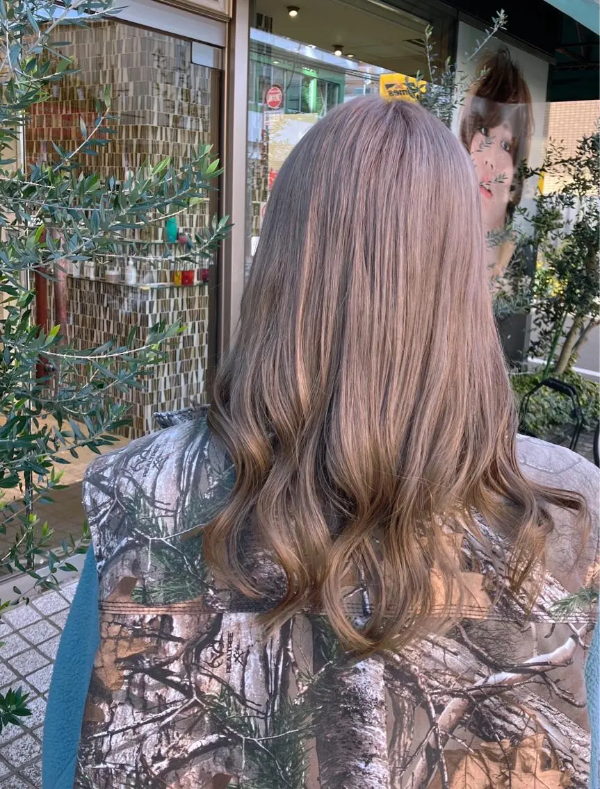 セミロング カラー ベージュカラー ブリーチ ラベンダーカラー ラベンダーベージュ ヘアカラー はらだ ともこ☺︎のヘアスタイル