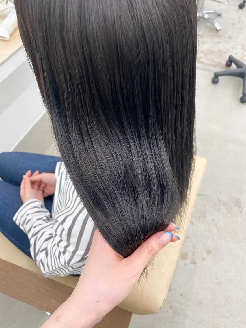 セミロング カラー アッシュ ベージュカラー ヘアカラー 🌼透明感艶カラー オリーブ🌼河村咲のヘアスタイル