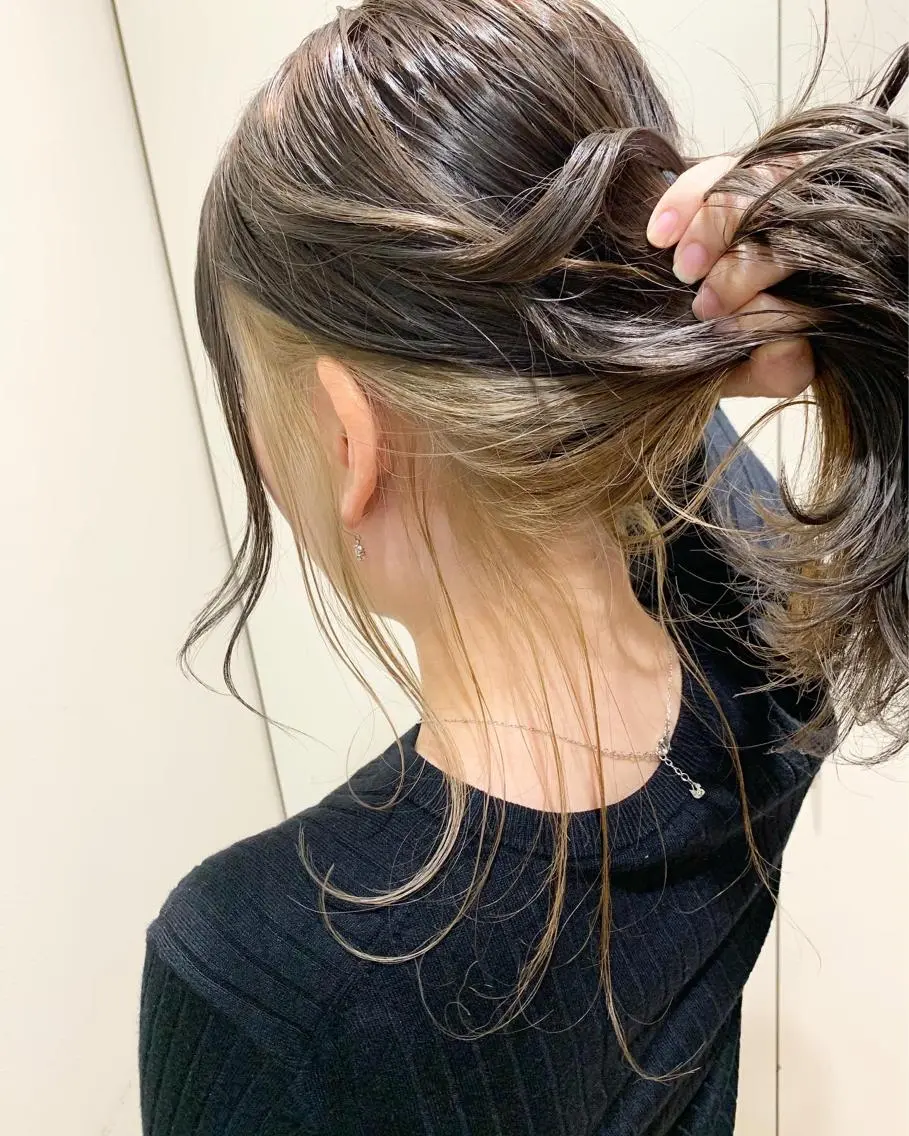 セミロング カラー ベージュカラー インナーカラー ヘアカラー トリートメント ハイトーン/ブリーチ ルミエール/新栄/栄のヘアスタイル