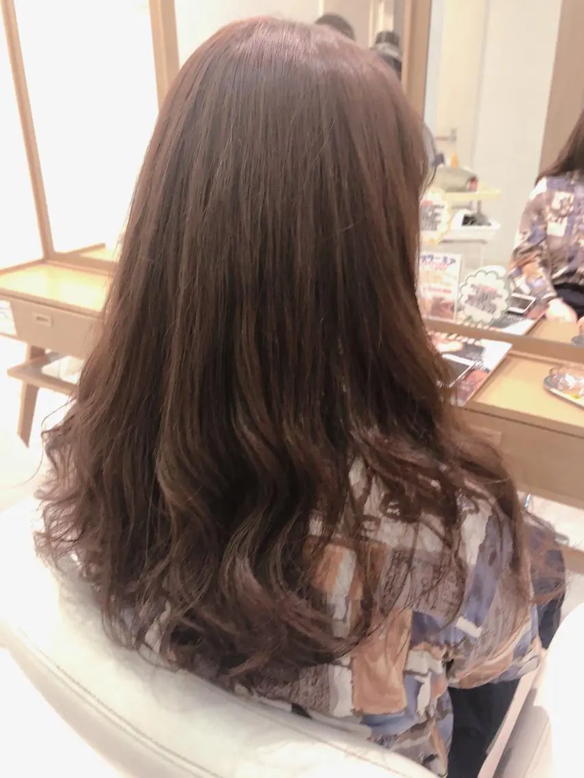 カラー アッシュ ブリーチ 透明感カラー ブリーチなしカラー パープルアッシュ 守主 晴香のヘアスタイル