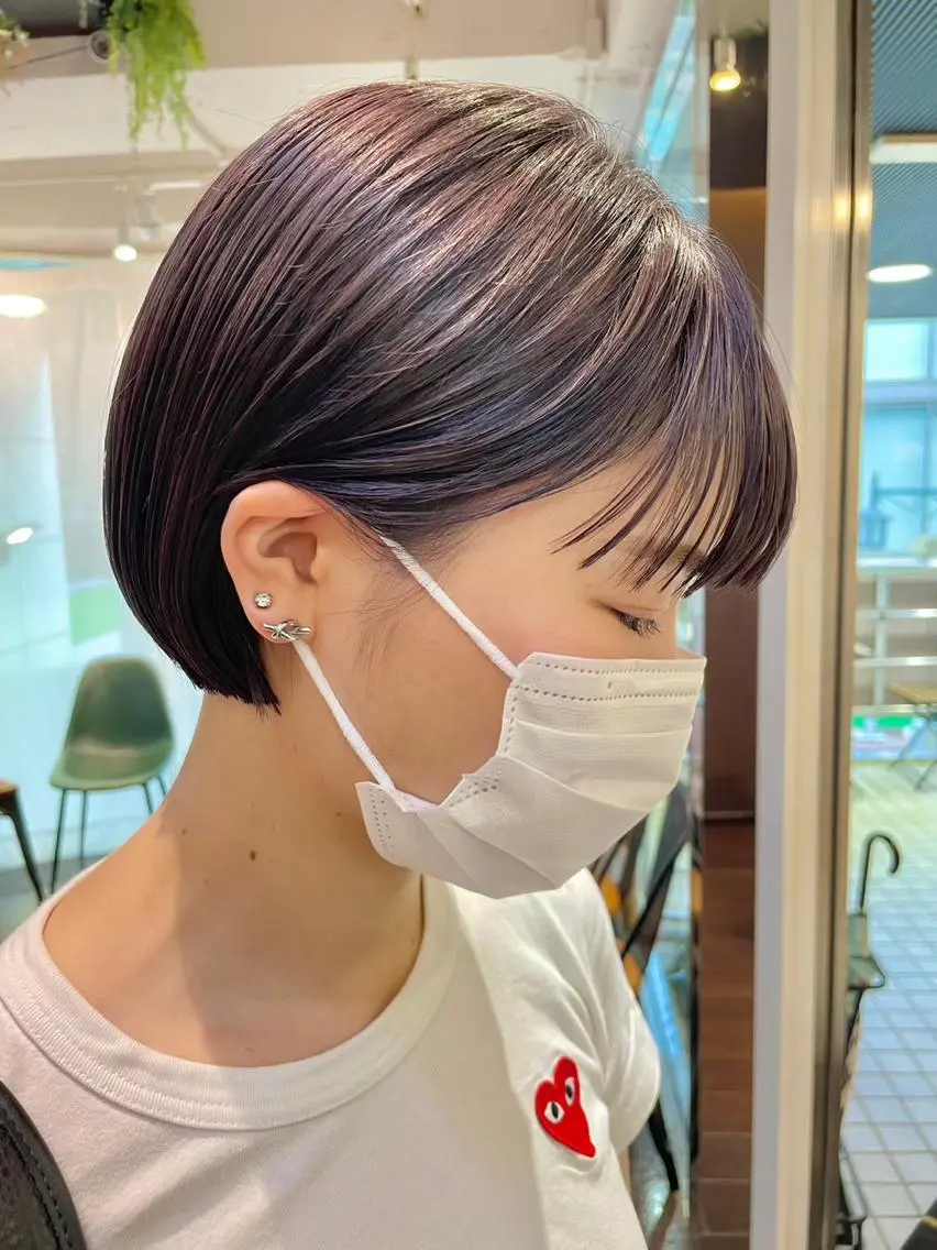 ショート カラー ベージュカラー 黒髪 ブリーチ ブルーカラー ブルーブラック 髪質改善 ネイル コトミ🐸のヘアスタイル