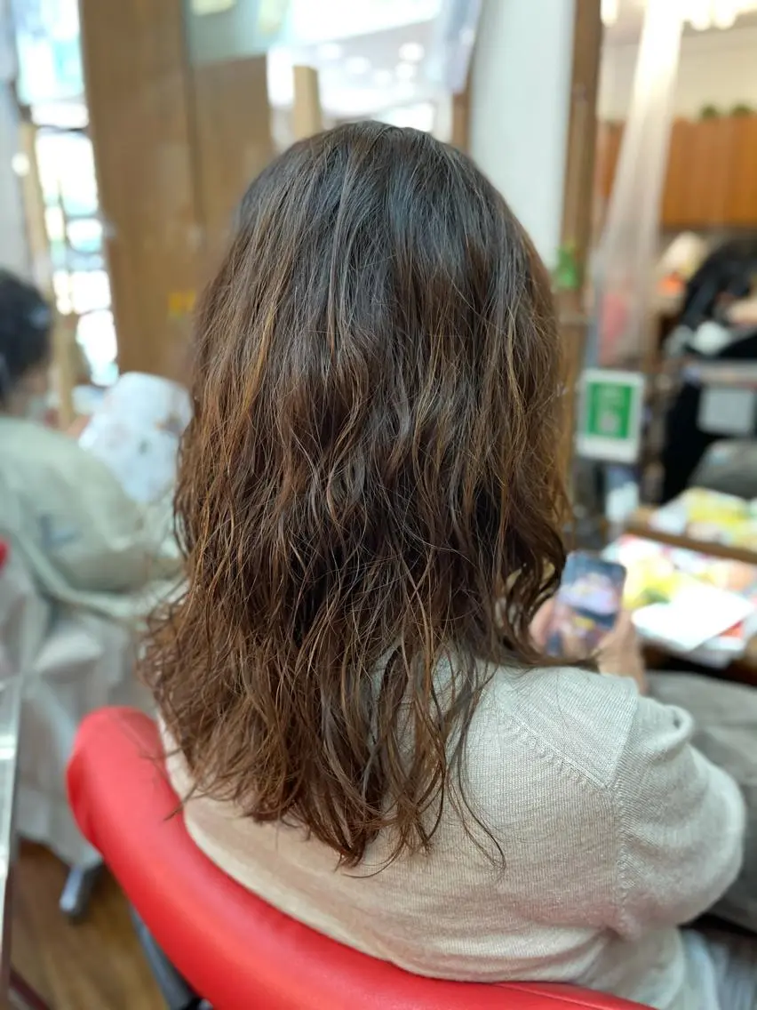 セミロング カラー パーマ ビューティサロン モリワキのヘアスタイル