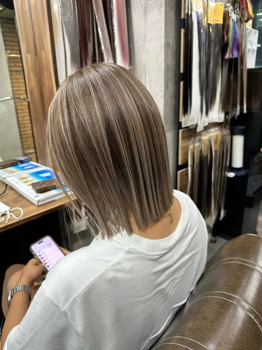 ミディアム カラー バレイヤージュ レイヤーカット カット ヘアカラー トリートメント ヘアセット 難波ブリーチカラー 伊藤洋輝のヘアスタイル