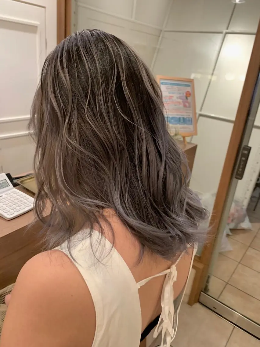 セミロング カラー 韓国レイヤー×艶髪 ハイトーンRyukiのヘアスタイル