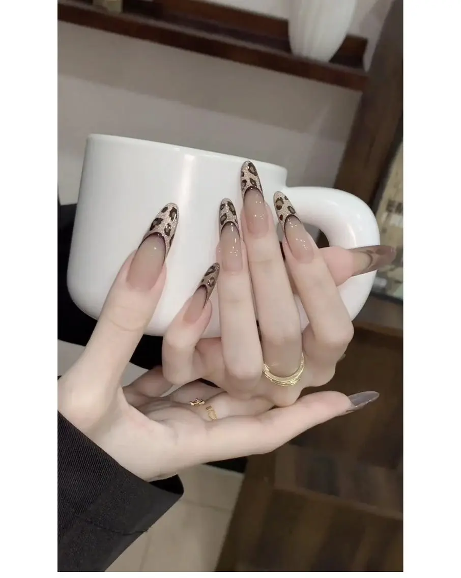 メンズ ネイル アートネイル フレンチネイル ジェルネイル キラキラネイル パラジェル Bloom スカルプ専門店のネイルデザイン