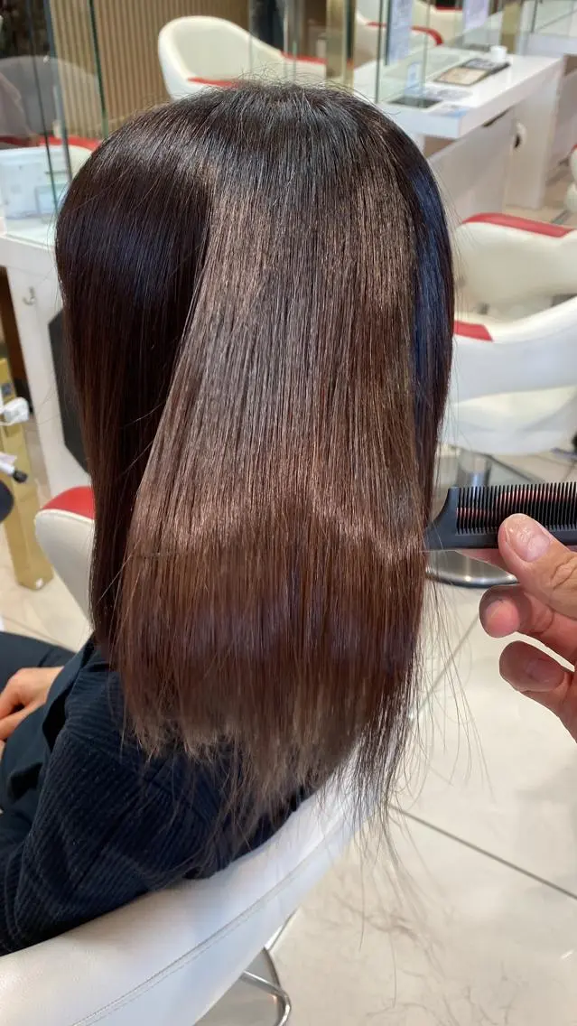 セミロング カット ヘアカラー 縮毛矯正 トリートメント 髪質改善・縮毛矯正 大石　郷のヘアスタイル