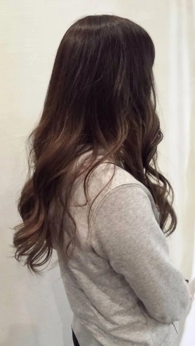 ロング カラー グラデーションカラー グレージュ 高橋 聖羅のヘアスタイル