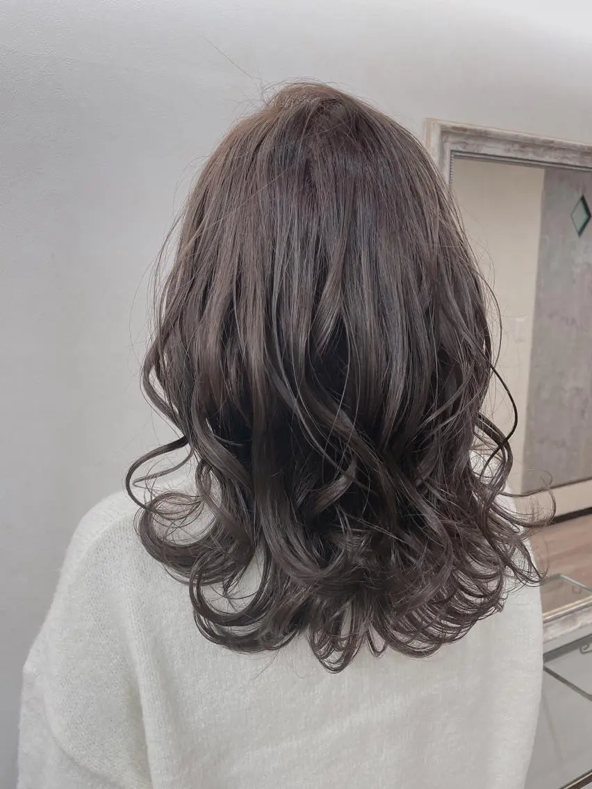 セミロング カラー 透明感カラー グレージュ TOWA 野村　コウダイのヘアスタイル