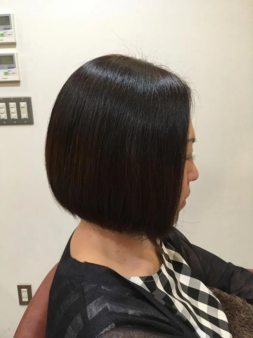 ショート カラー 黒髪 ボブ コンドウ サラのヘアスタイル