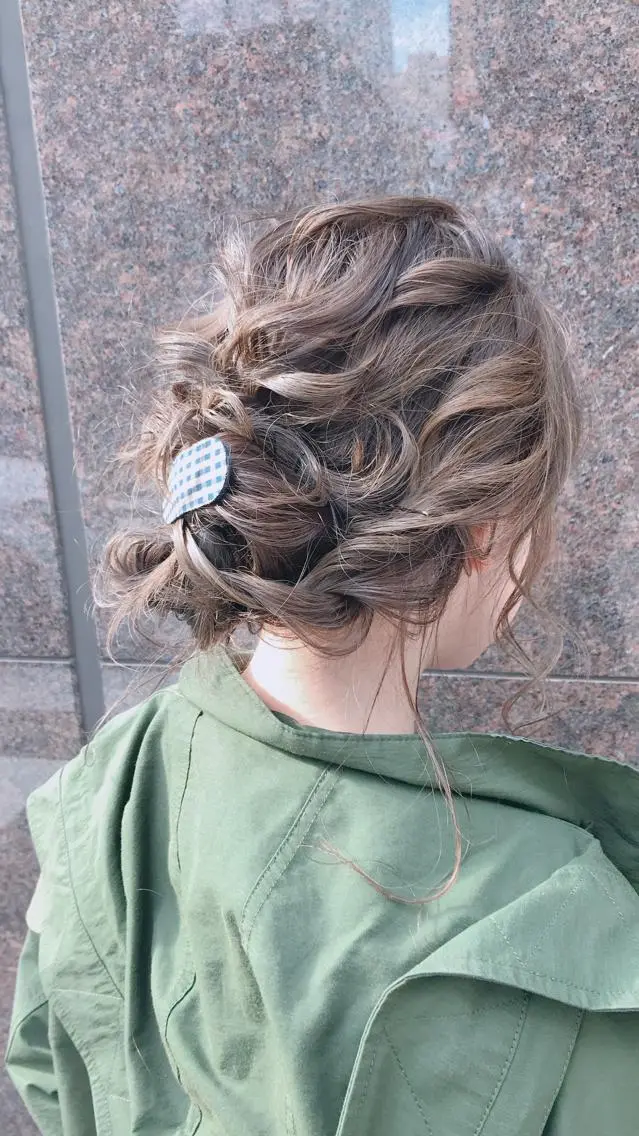 セミロング カラー ヘアアレンジ ブリーチ グレージュ ハイライトカラー ミルクティーグレージュ ブリーチなしカラー 田町駅徒歩5分 🌼fumiのヘアスタイル