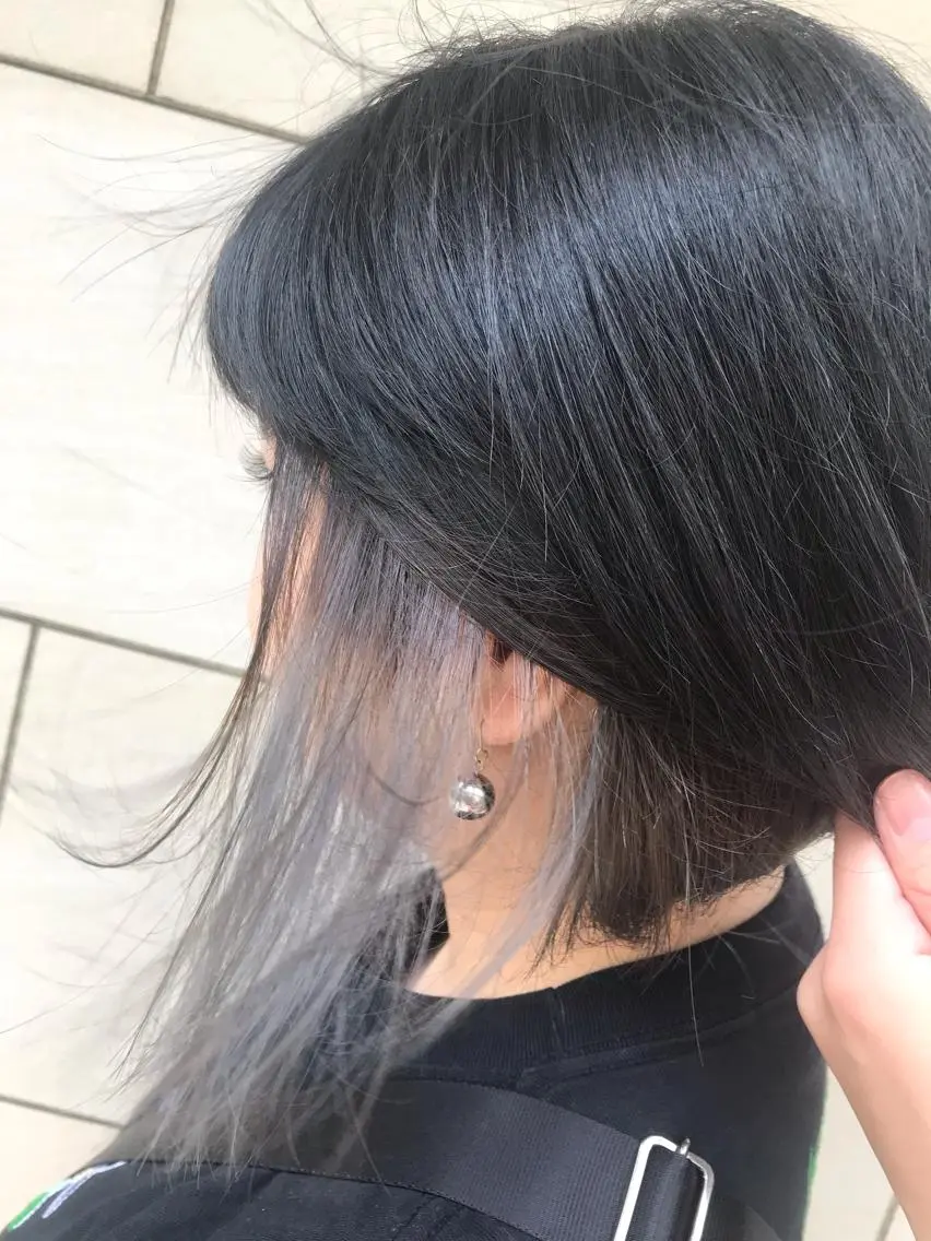 ミディアム カラー インナーカラー シルバー 有馬ミク🌈 似合わせ美容師のヘアスタイル