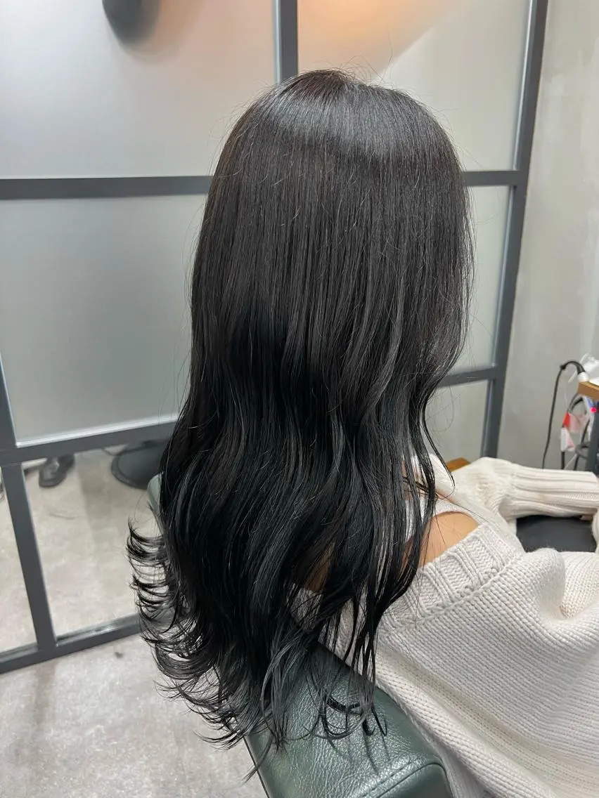 ロング カラー 黒髪 ブルーカラー ブルーブラック S.BROOM SAYAKA⭐︎のヘアスタイル