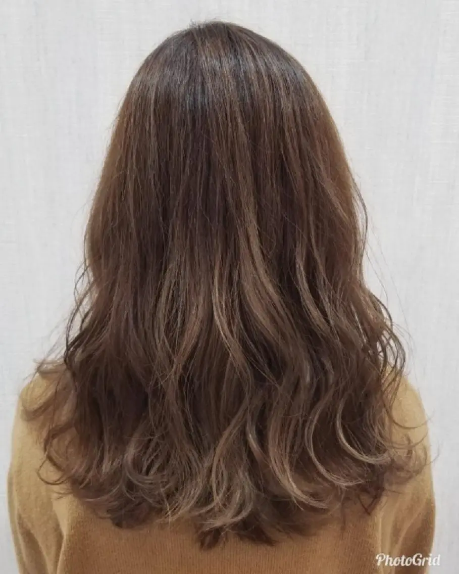 セミロング カラー レイヤー×艶髪特化 代表 西村功平のヘアスタイル